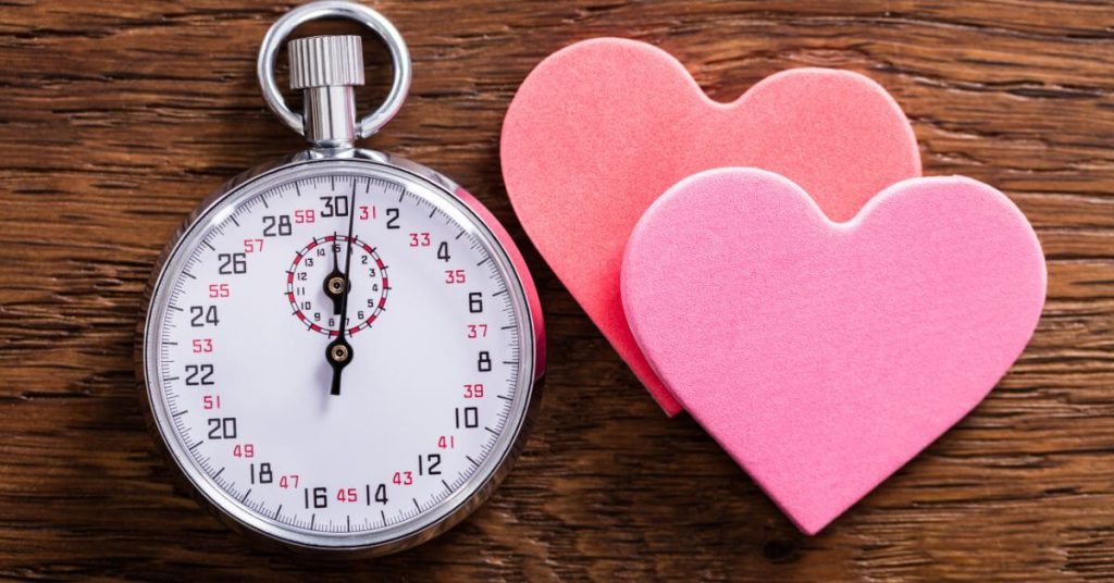 Stopwatch and hearts next to each other on a wooden surface | Do you believe in perfect timing?